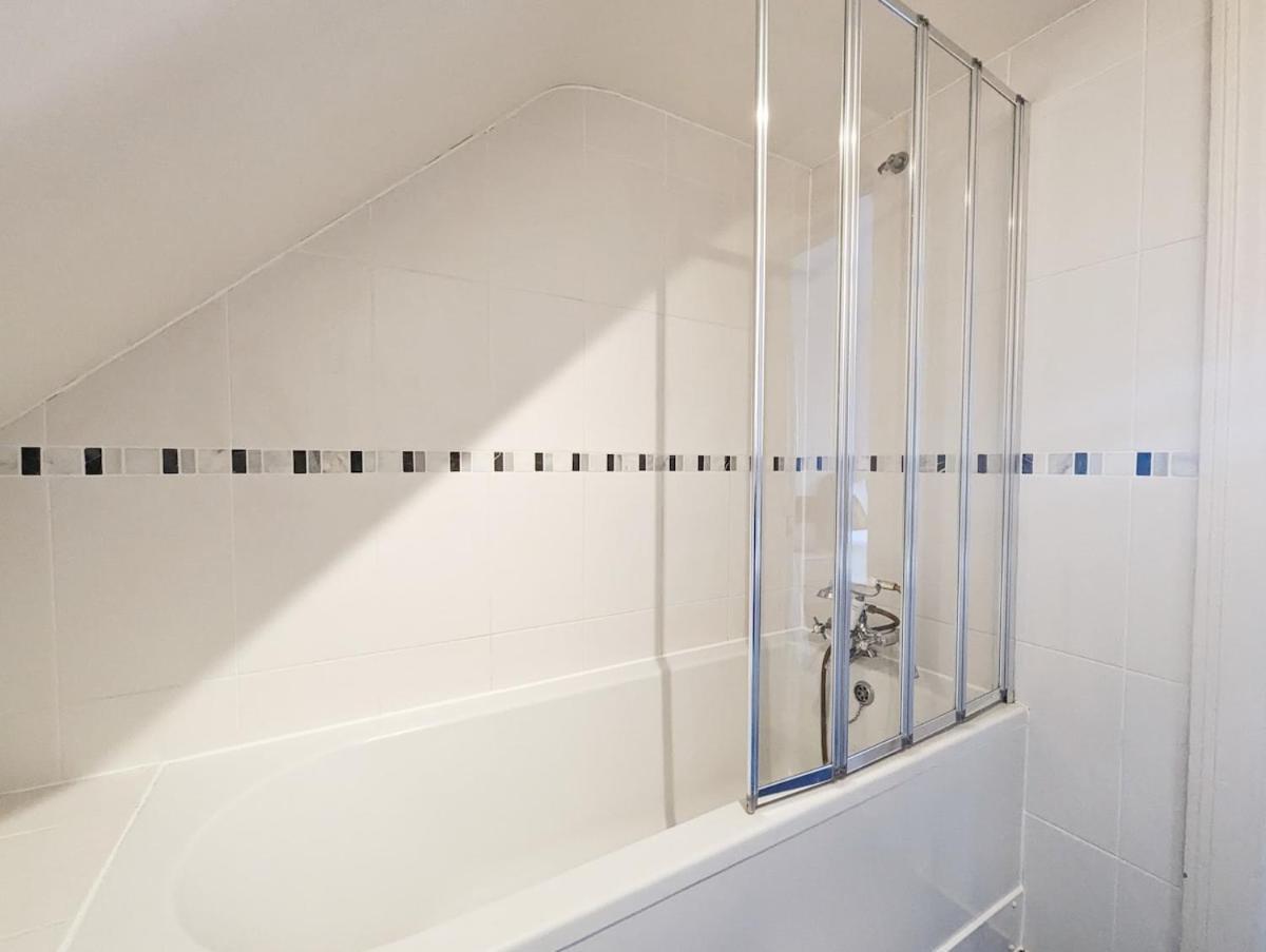 Apartment Colney Hatch Lane - Spacious 2-bed 2-bath With Private Garden