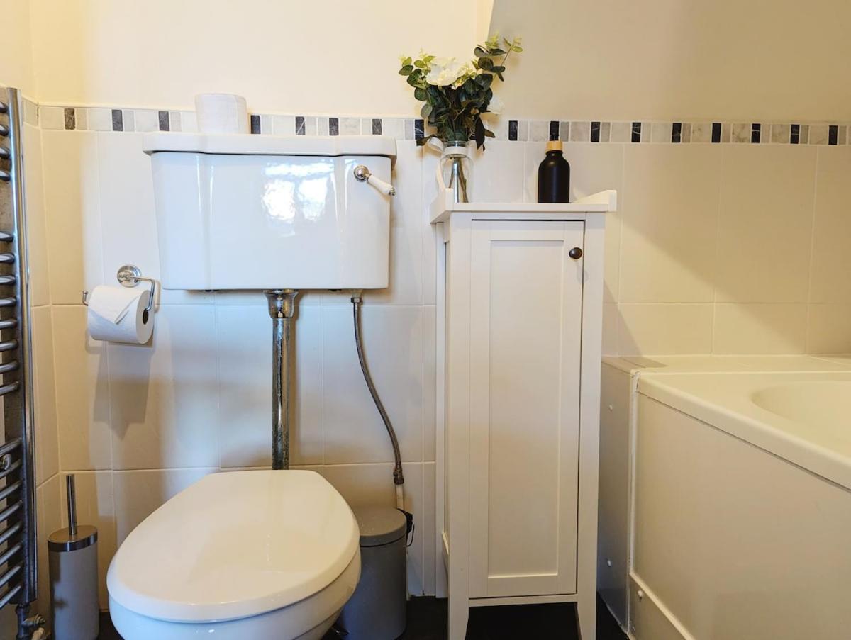 Apartment Colney Hatch Lane - Spacious 2-bed 2-bath With Private Garden