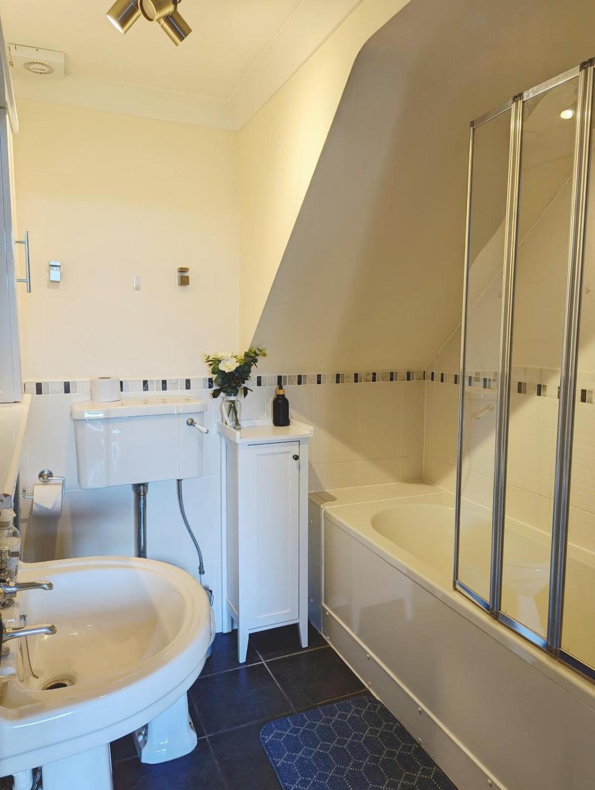 Apartment Colney Hatch Lane - Spacious 2-bed 2-bath With Private Garden *