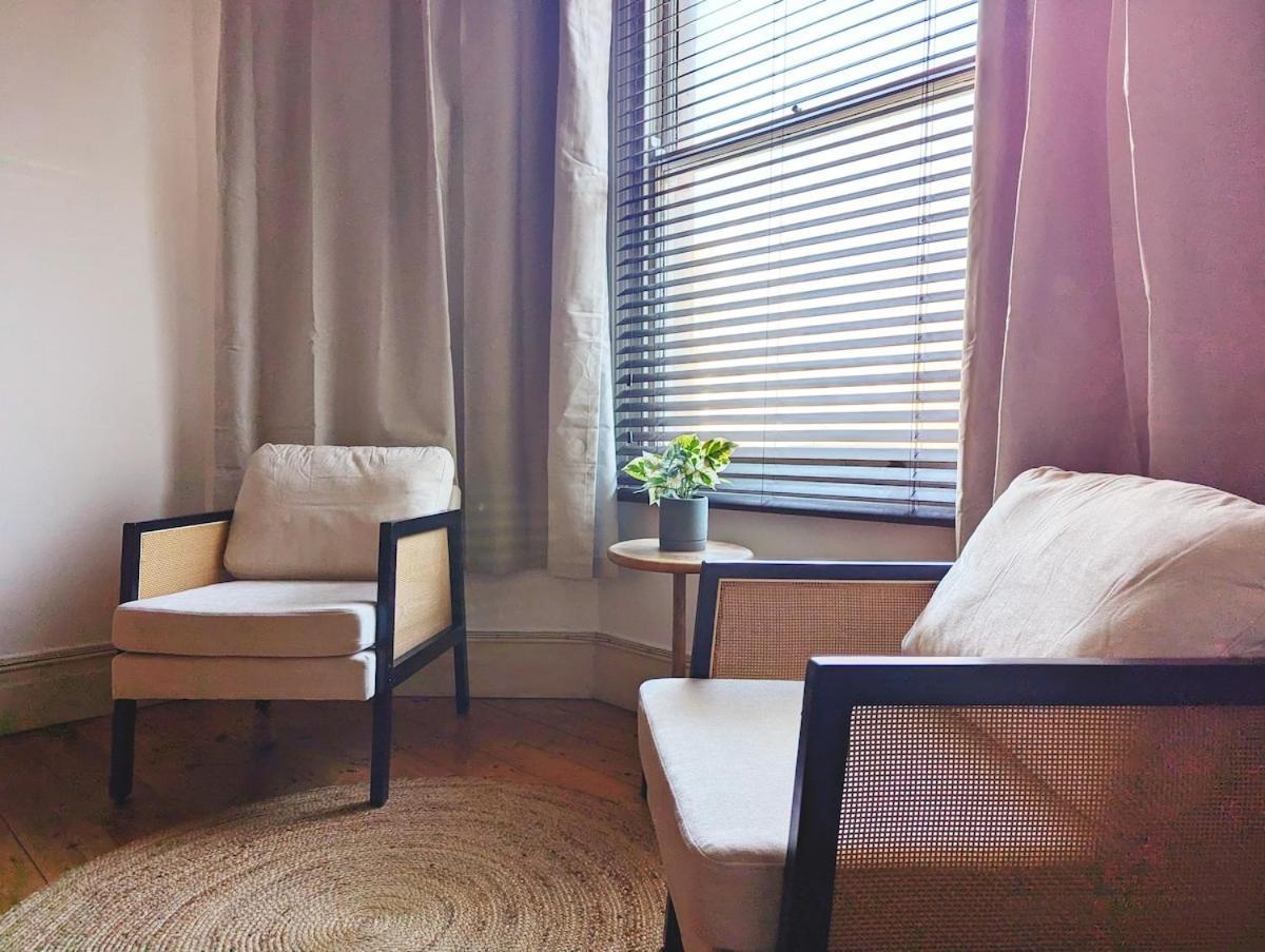 Apartment Colney Hatch Lane - Spacious 2-bed 2-bath With Private Garden